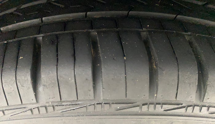 2017 Hyundai Grand i10 SPORTZ (O) AT 1.2 KAPPA VTVT, Petrol, Automatic, 19,767 km, Left Rear Tyre Tread
