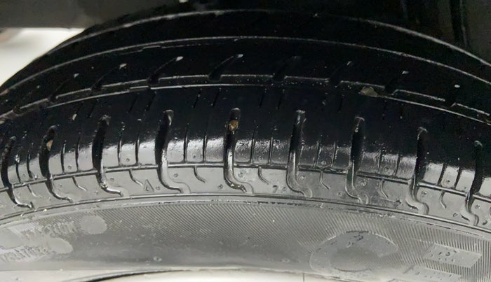 2018 Renault Kwid RXT 1.0 EASY-R AT OPTION, Petrol, Automatic, 67,850 km, Right Rear Tyre Tread