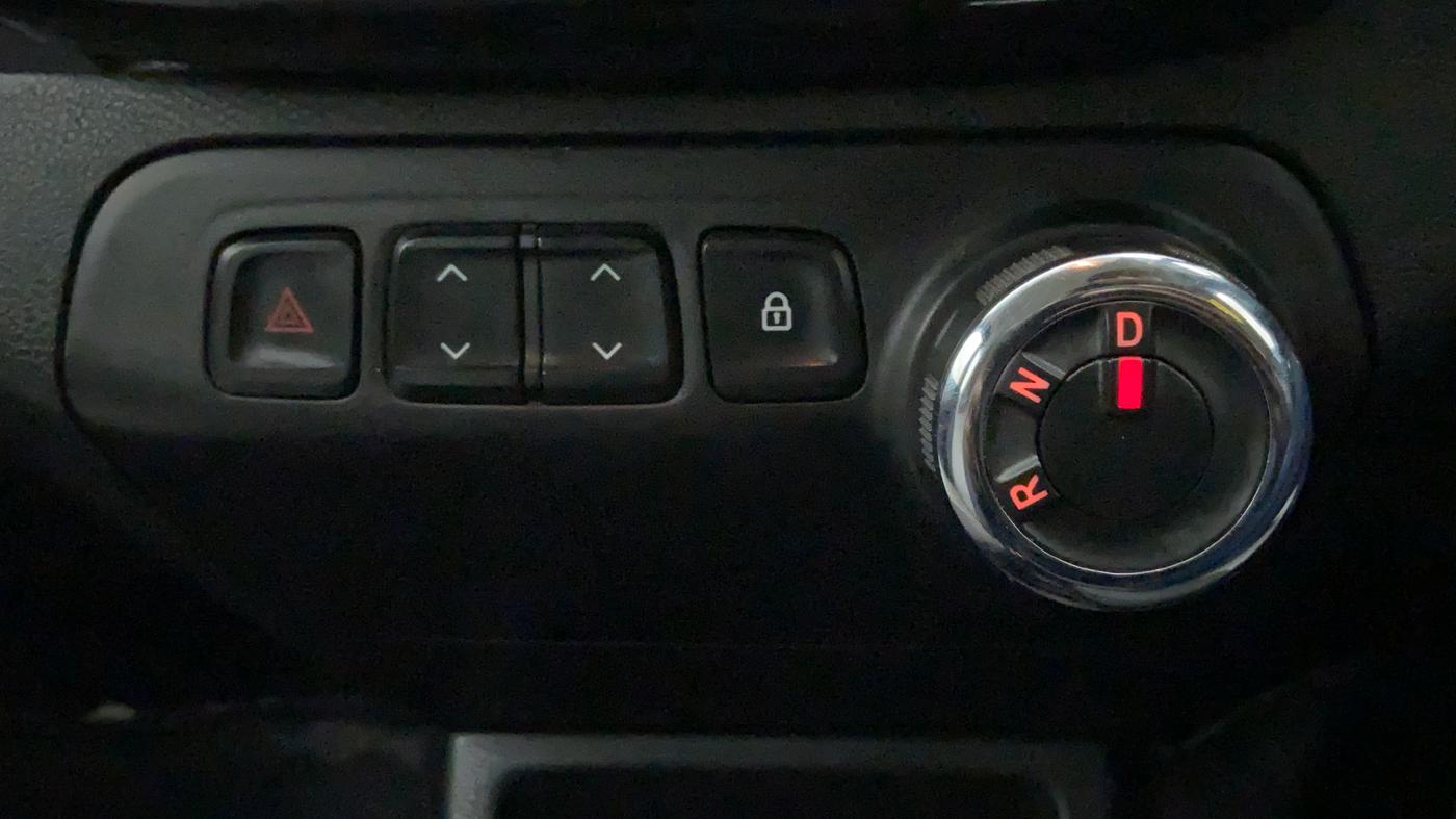 2018 Renault Kwid RXT 1.0 EASY-R AT OPTION, Petrol, Automatic, 67,850 km, Gear Lever
