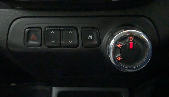 2018 Renault Kwid RXT 1.0 EASY-R AT OPTION, Petrol, Automatic, 67,850 km, Gear Lever