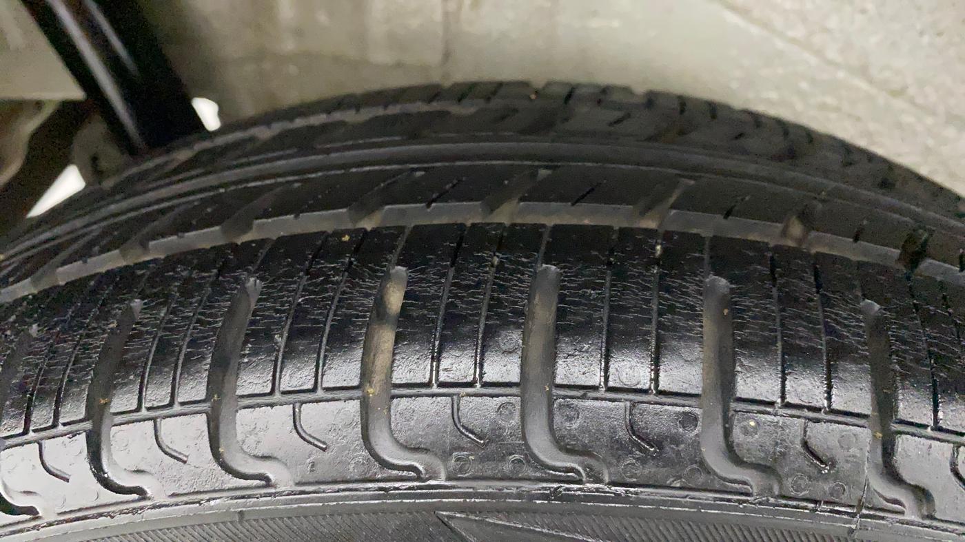 2014 Maruti Wagon R 1.0 VXI, Petrol, Manual, 99,572 km, Right Rear Tyre Tread