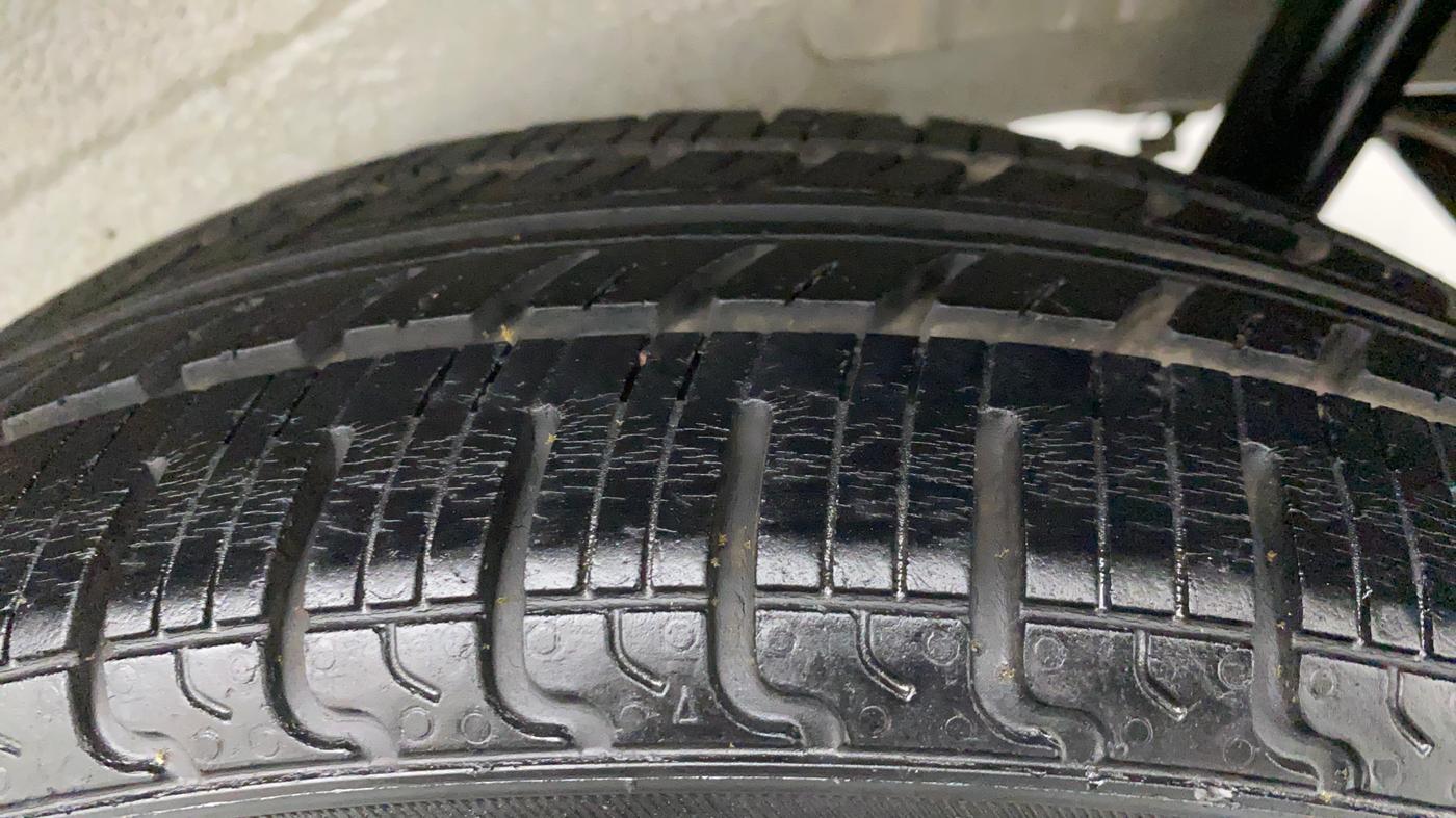 2014 Maruti Wagon R 1.0 VXI, Petrol, Manual, 99,572 km, Left Rear Tyre Tread