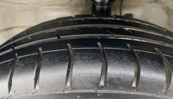2014 Maruti Wagon R 1.0 VXI, Petrol, Manual, 99,572 km, Left Front Tyre Tread