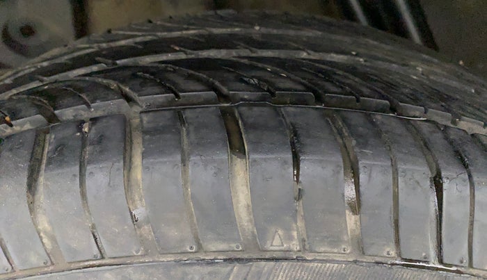 2015 Renault Duster 85 PS RXL, Diesel, Manual, 80,913 km, Left Front Tyre Tread
