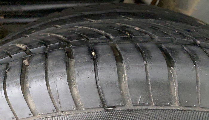 2015 Renault Duster 85 PS RXL, Diesel, Manual, 80,913 km, Left Rear Tyre Tread
