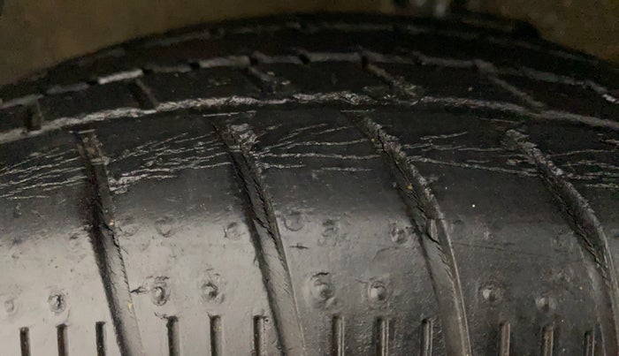 2015 Maruti Celerio VXI AMT, Petrol, Automatic, 34,285 km, Left Front Tyre Tread