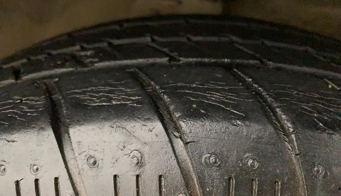 2015 Maruti Celerio VXI AMT, Petrol, Automatic, 34,285 km, Right Front Tyre Tread