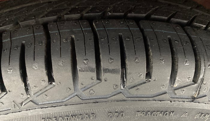 2014 Hyundai Eon MAGNA +, Petrol, Manual, 98,023 km, Left Front Tyre Tread