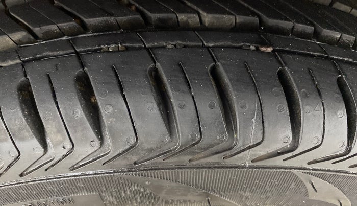 2014 Hyundai Eon MAGNA +, Petrol, Manual, 98,023 km, Left Rear Tyre Tread