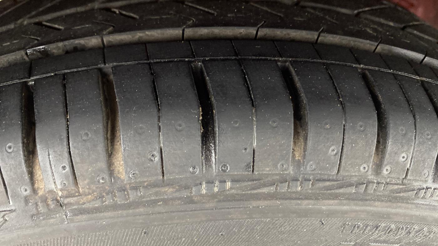 2014 Hyundai Eon MAGNA +, Petrol, Manual, 95,000 km, Right Rear Tyre Tread