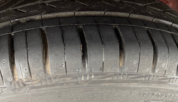 2014 Hyundai Eon MAGNA +, Petrol, Manual, 98,023 km, Right Rear Tyre Tread