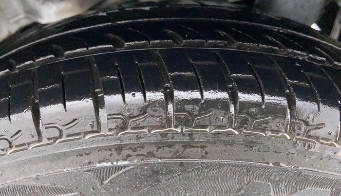 2016 Hyundai Eon D LITE PLUS(O), Petrol, Manual, 43,717 km, Left Rear Tyre Tread