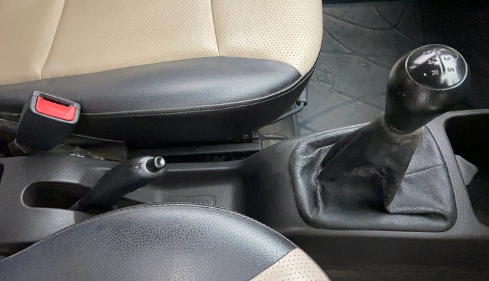 2016 Hyundai Eon D LITE PLUS(O), Petrol, Manual, 43,717 km, Gear Lever