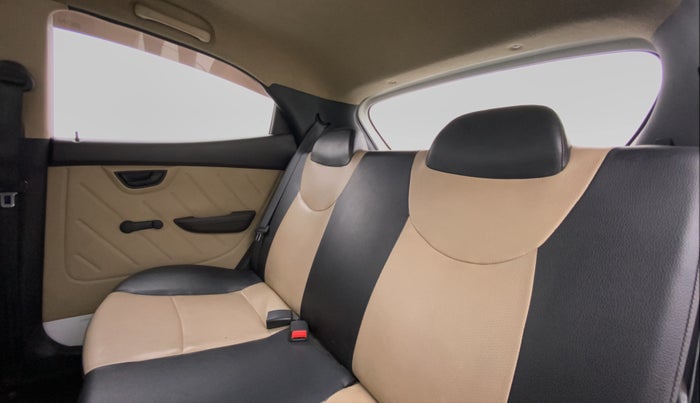 2016 Hyundai Eon D LITE PLUS(O), Petrol, Manual, 43,717 km, Right Side Rear Door Cabin