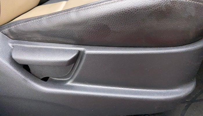 2016 Hyundai Eon D LITE PLUS(O), Petrol, Manual, 43,717 km, Driver Side Adjustment Panel