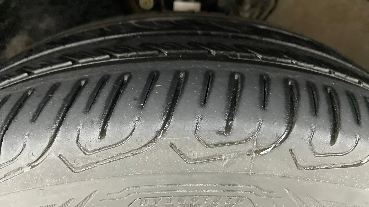 2021 Volkswagen Polo COMFORTLINE 1.0 TSI MT, Petrol, Manual, 13,703 km, Left Front Tyre Tread