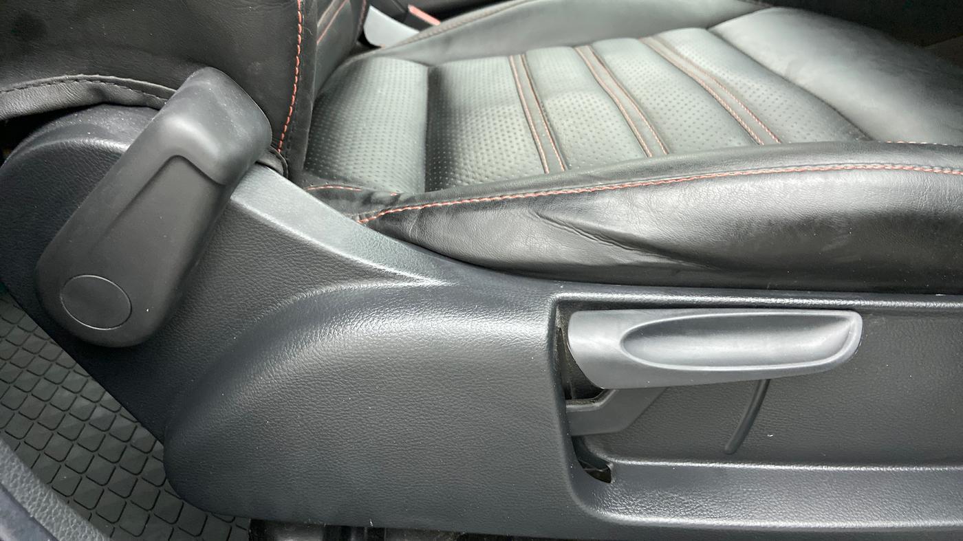 2021 Volkswagen Polo COMFORTLINE 1.0 TSI MT, Petrol, Manual, 13,703 km, Driver Side Adjustment Panel