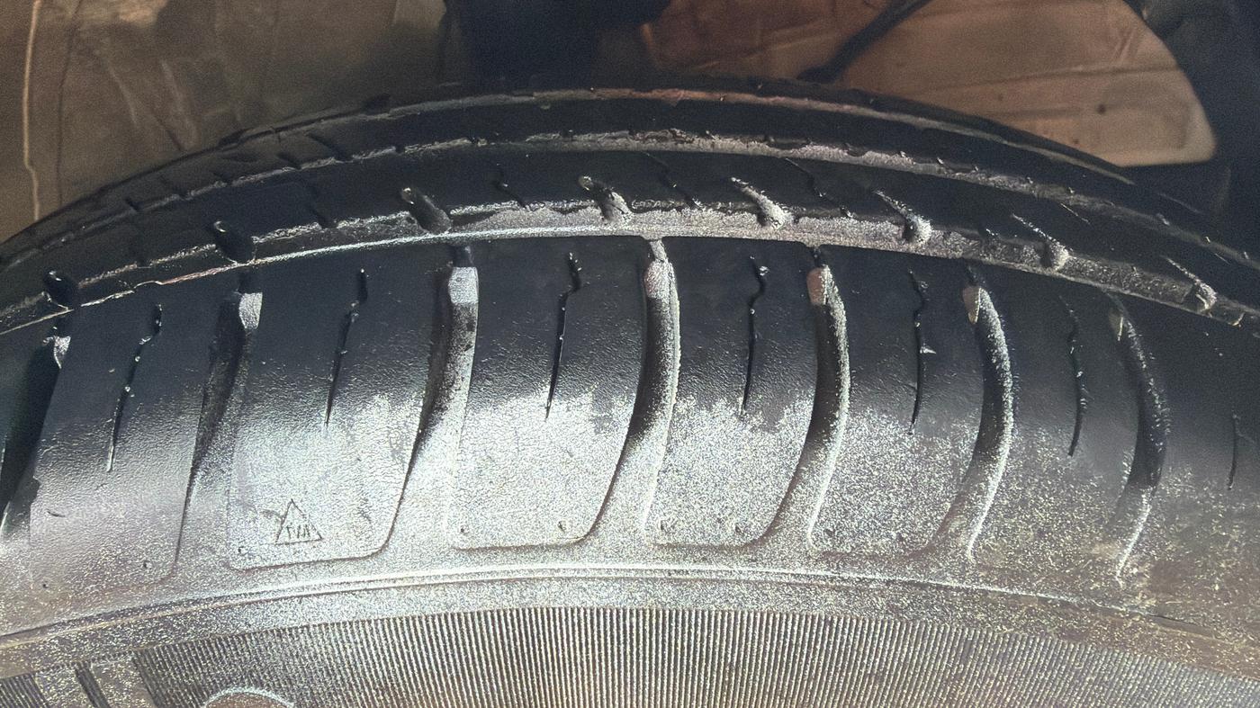 2020 Maruti Swift LXI, Petrol, Manual, 47,359 km, Right Front Tyre Tread