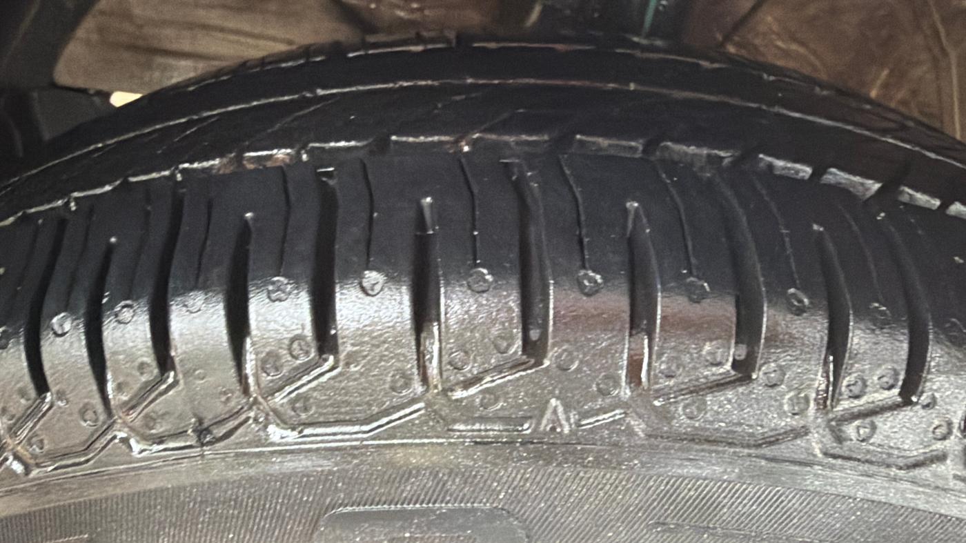 2020 Maruti Swift LXI, Petrol, Manual, 47,359 km, Left Front Tyre Tread
