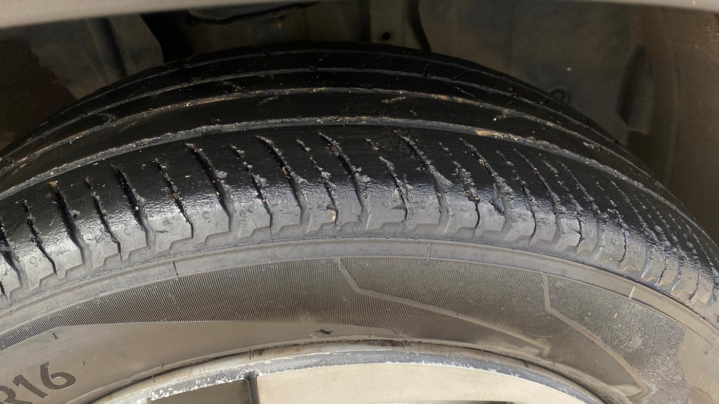 2024 Nissan MAGNITE XE, CNG, Manual, 69,436 km, Right Front Tyre Tread