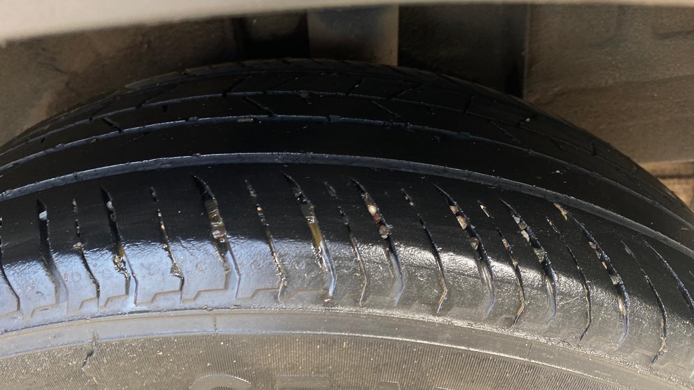 2024 Nissan MAGNITE XE, CNG, Manual, 69,436 km, Left Rear Tyre Tread