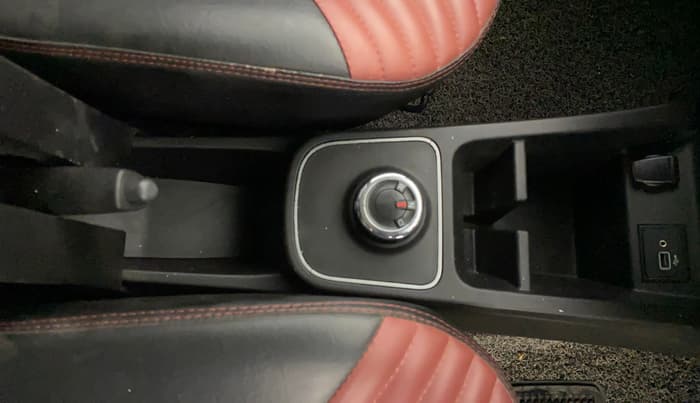 2021 Renault Kwid RXT 1.0 AMT (O), Petrol, Automatic, 35,464 km, Gear Lever