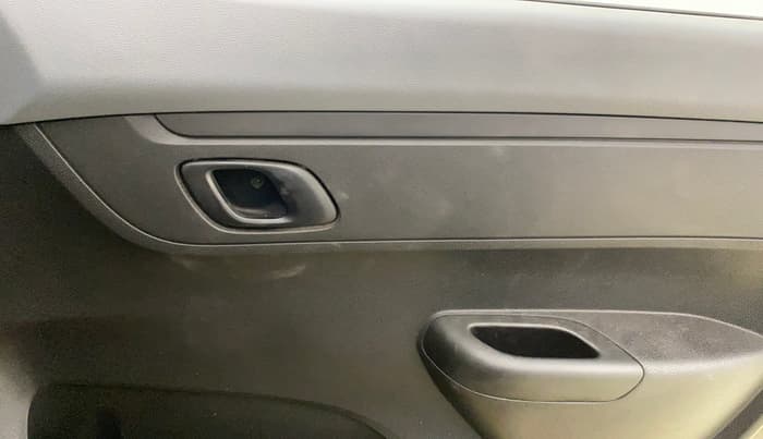 2021 Renault Kwid RXT 1.0 AMT (O), Petrol, Automatic, 35,464 km, Driver Side Door Panels Control