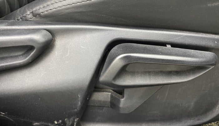 2023 Tata Tiago XTA PETROL, Petrol, Automatic, 29,437 km, Driver Side Adjustment Panel