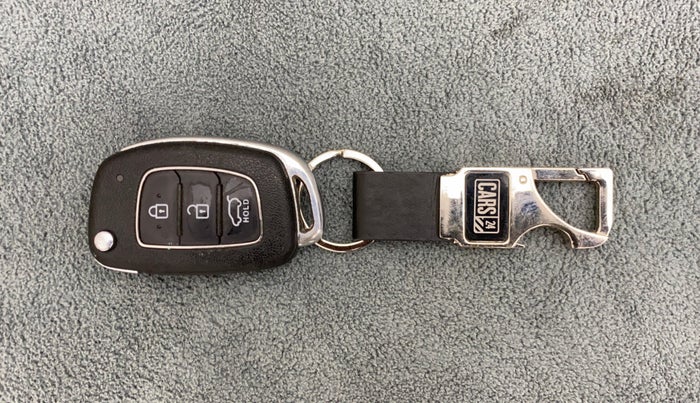 2017 Hyundai Creta E PLUS 1.6 PETROL, Petrol, Manual, 33,488 km, Key Close Up