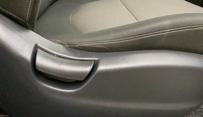 2017 Hyundai Creta E PLUS 1.6 PETROL, Petrol, Manual, 33,488 km, Driver Side Adjustment Panel