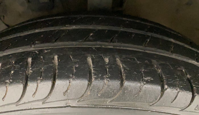 2017 Hyundai Creta E PLUS 1.6 PETROL, Petrol, Manual, 33,488 km, Left Front Tyre Tread
