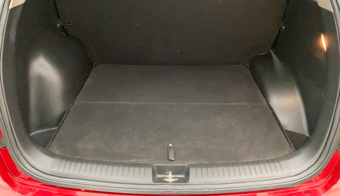 2017 Hyundai Creta E PLUS 1.6 PETROL, Petrol, Manual, 33,488 km, Boot Inside