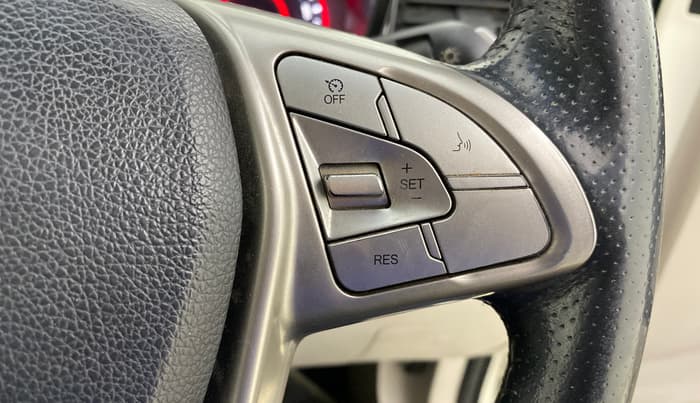 2020 Mahindra XUV300 W8 1.5 DIESEL, Diesel, Manual, 1,04,864 km, Adaptive Cruise Control