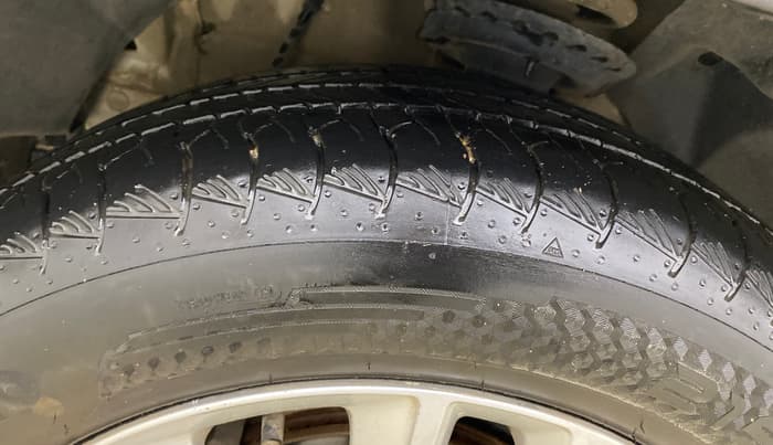 2020 Mahindra XUV300 W8 1.5 DIESEL, Diesel, Manual, 1,04,864 km, Left Front Tyre Tread