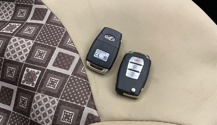 2020 Mahindra XUV300 W8 1.5 DIESEL, Diesel, Manual, 1,04,864 km, Key Close Up