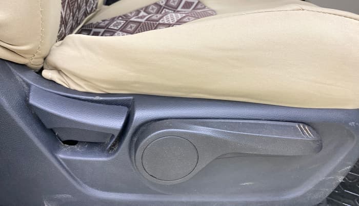 2020 Mahindra XUV300 W8 1.5 DIESEL, Diesel, Manual, 1,04,864 km, Driver Side Adjustment Panel