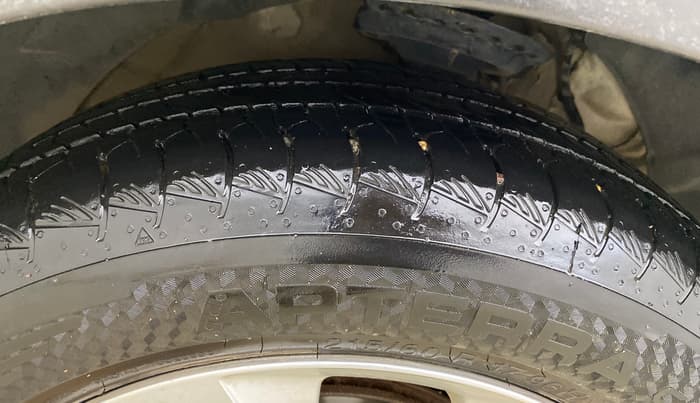 2020 Mahindra XUV300 W8 1.5 DIESEL, Diesel, Manual, 1,04,864 km, Right Front Tyre Tread