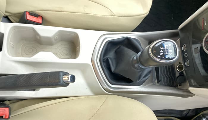 2020 Mahindra XUV300 W8 1.5 DIESEL, Diesel, Manual, 1,04,864 km, Gear Lever