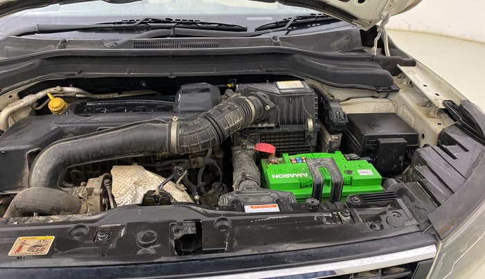 2020 Mahindra XUV300 W8 1.5 DIESEL, Diesel, Manual, 1,04,864 km, Engine View - Left