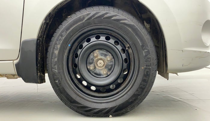 2017 Maruti Celerio VXI CNG, CNG, Manual, 1,17,270 km, Right Front Wheel