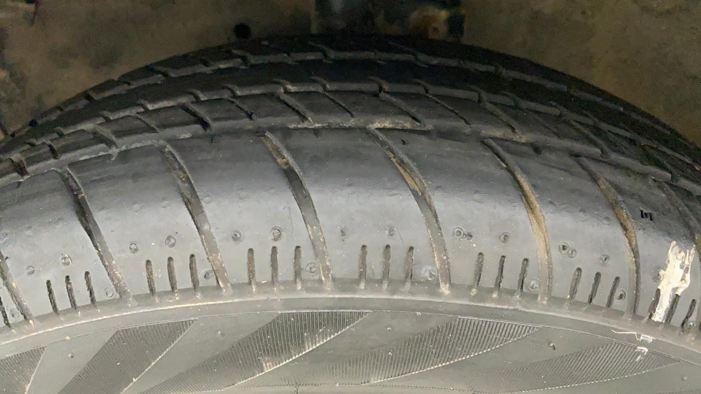 2017 Maruti Celerio VXI CNG, CNG, Manual, 1,17,270 km, Left Front Tyre Tread