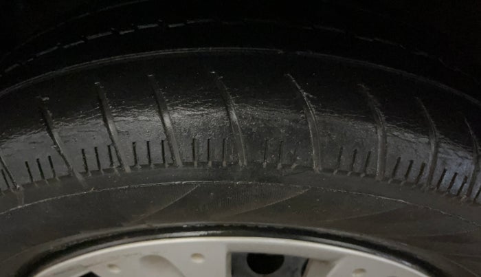 2016 Honda Amaze 1.2L I-VTEC SX, Petrol, Manual, 61,240 km, Left Front Tyre Tread