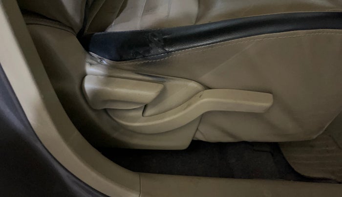 2016 Honda Amaze 1.2L I-VTEC SX, Petrol, Manual, 61,240 km, Driver Side Adjustment Panel