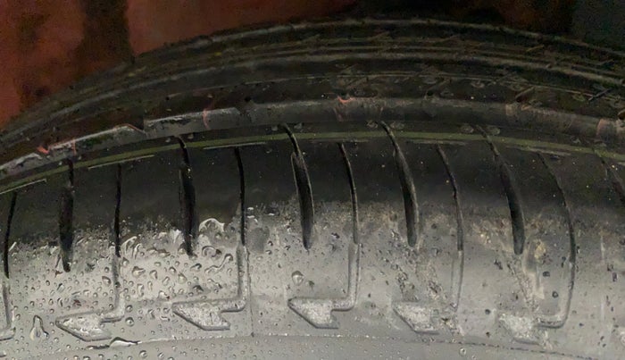 2017 Maruti IGNIS ZETA 1.2 AMT, Petrol, Automatic, 58,257 km, Right Front Tyre Tread