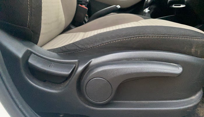 2019 Hyundai Elite i20 ASTA 1.2 (O), Petrol, Manual, 48,927 km, Driver Side Adjustment Panel