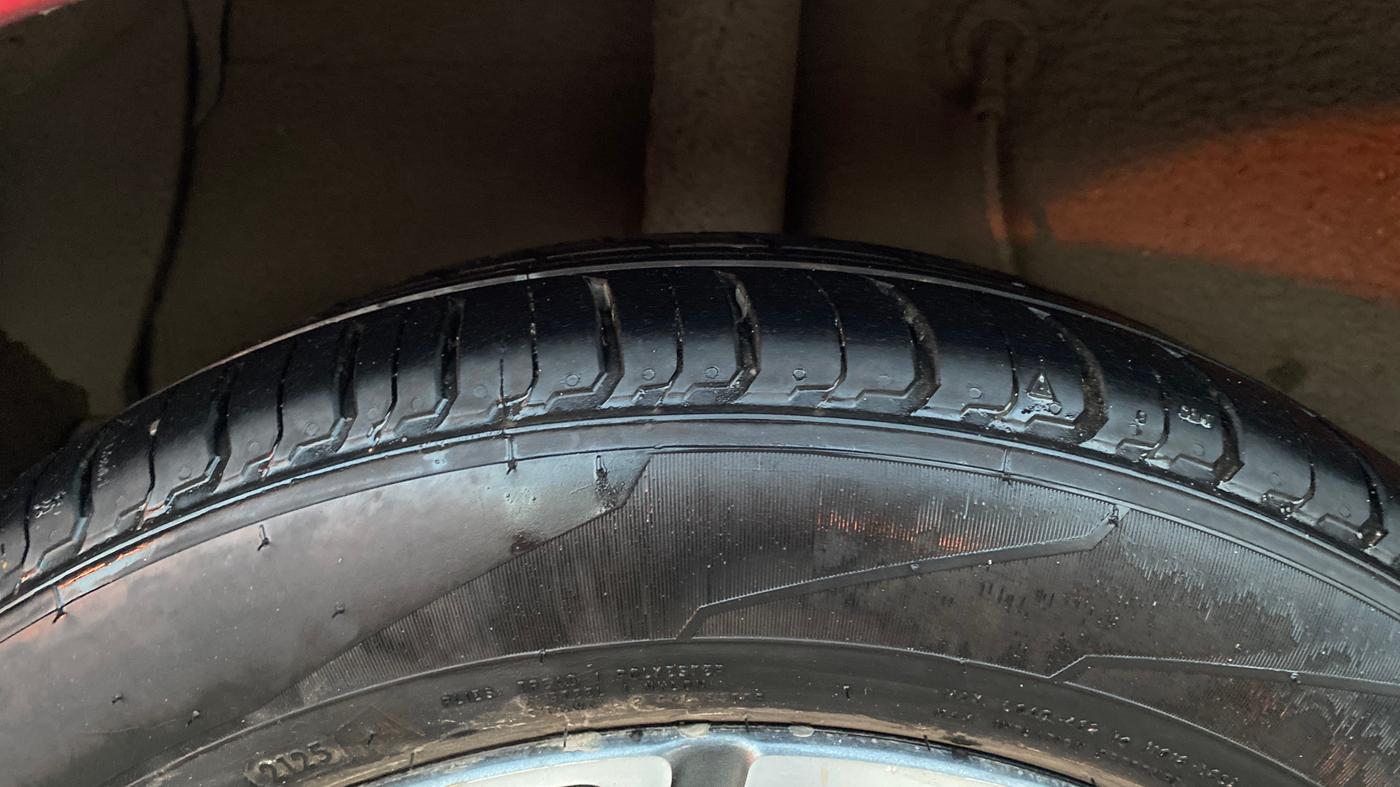 2020 Hyundai AURA SX 1.2 (O), Petrol, Manual, 21,256 km, Right Rear Tyre Tread