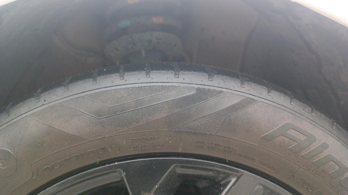 2023 Hyundai Verna SX (O) 1.5 TURBO PETROL MT, Petrol, Manual, 35,672 km, Right Front Tyre Tread