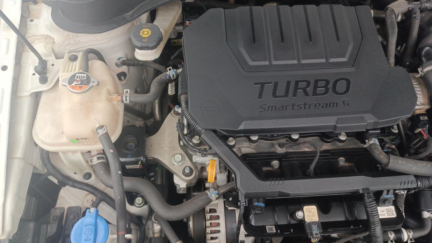 2023 Hyundai Verna SX (O) 1.5 TURBO PETROL MT, Petrol, Manual, 35,672 km, Engine View - Right