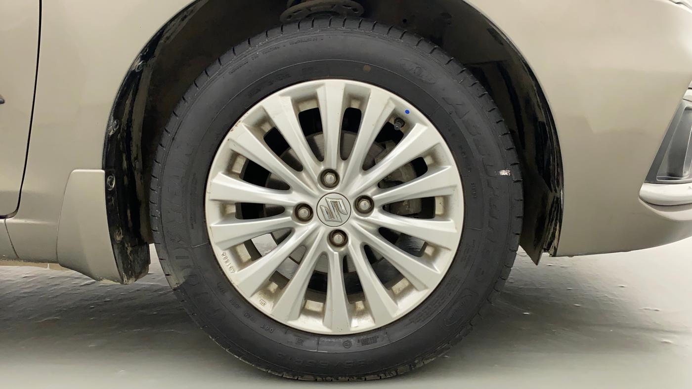 2018 Maruti Ciaz ZETA AT 1.5  SHVS PETROL, Petrol, Automatic, 1,08,941 km, Right Front Wheel