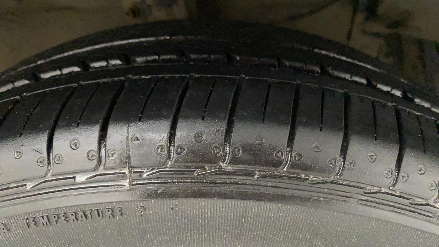 2018 Maruti Ciaz ZETA AT 1.5  SHVS PETROL, Petrol, Automatic, 1,08,941 km, Right Front Tyre Tread